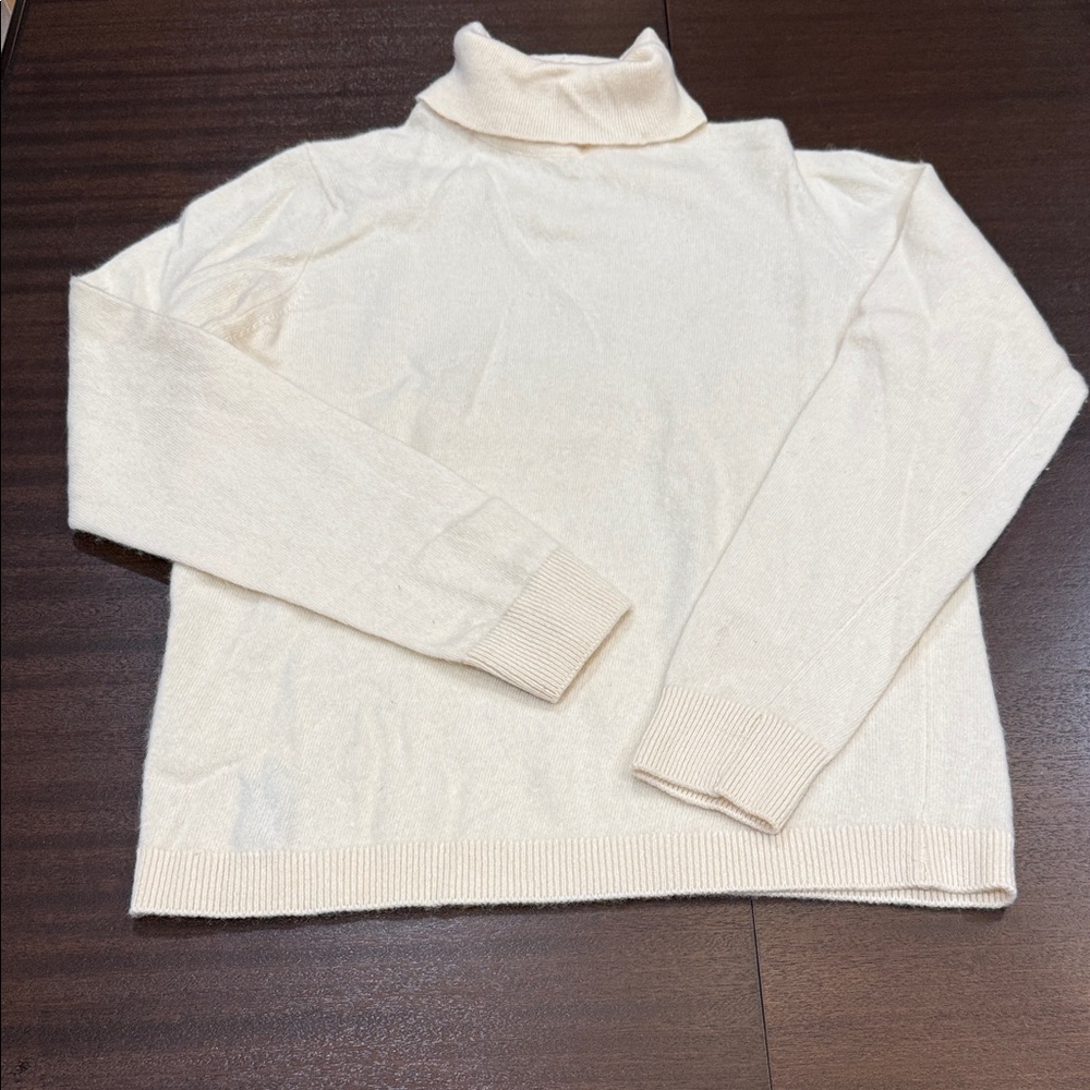 Vintage Ballantyne Soft Ivory Cream 100% Cashmere Turtleneck Sweater